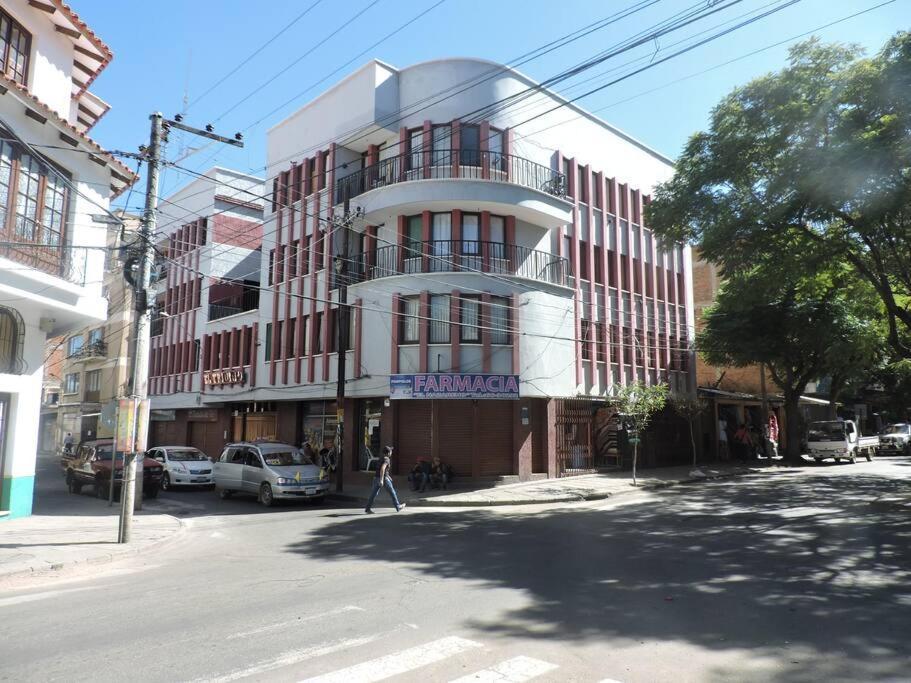 Apartamento Depto Grande con terraza, la mejor ubicación Tarija Exterior foto