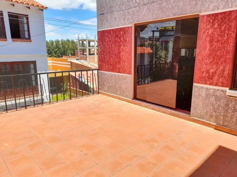 Apartamento Depto Grande con terraza, la mejor ubicación Tarija Exterior foto